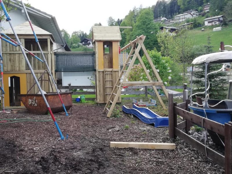 (c)Ferienparadies Alpengluehn - Reovierungsarbeiten Frühjahr 2019 nach dem Schneeschaden Teil 8