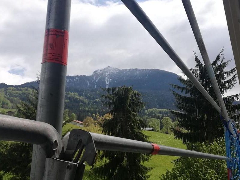 (c)Ferienparadies Alpengluehn - Reovierungsarbeiten Frühjahr 2019 nach dem Schneeschaden Teil 7